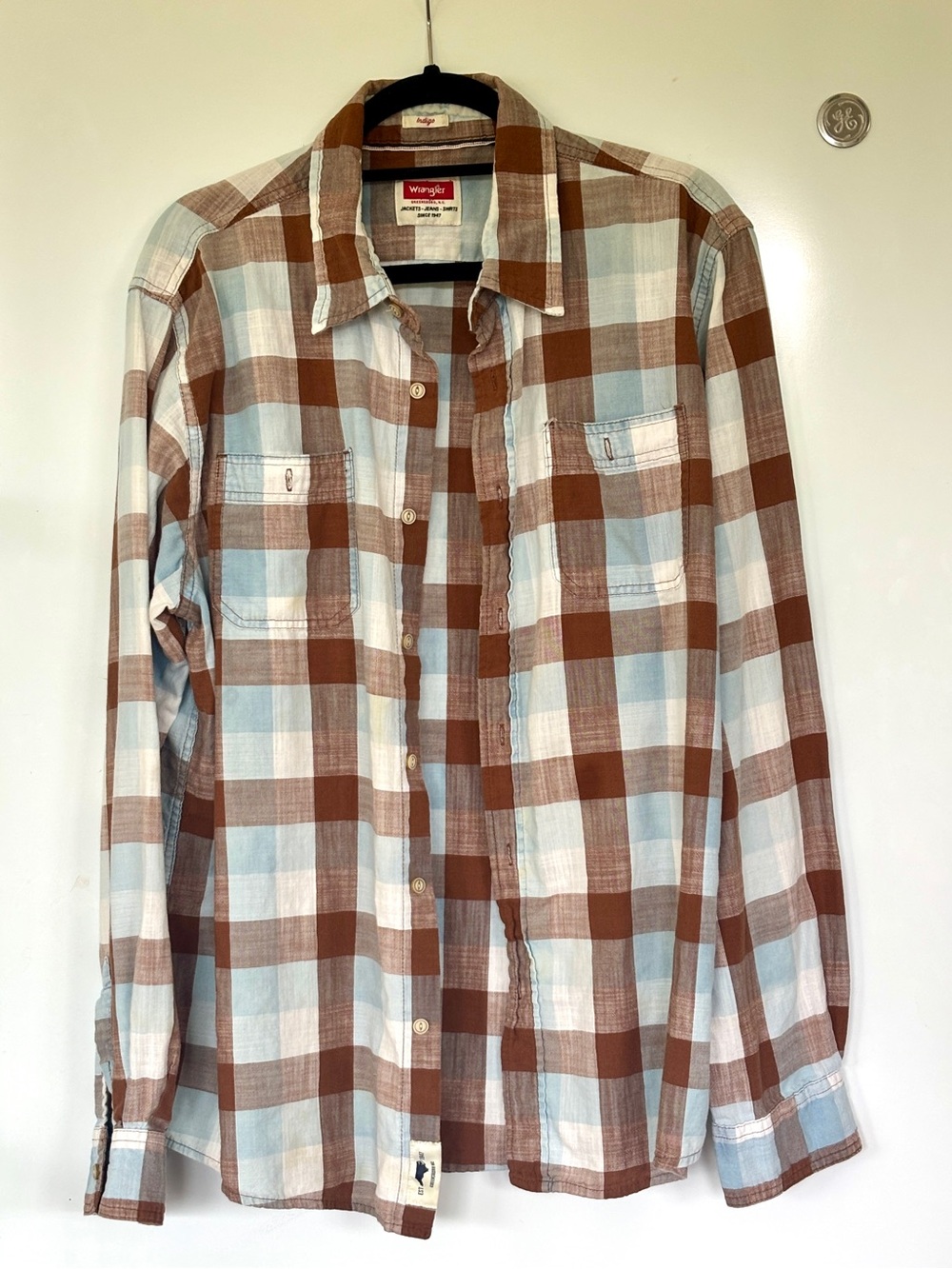 Wrangler Indigo Vintage Men's Brown & Light Blue Plaid Button-Down Shirt